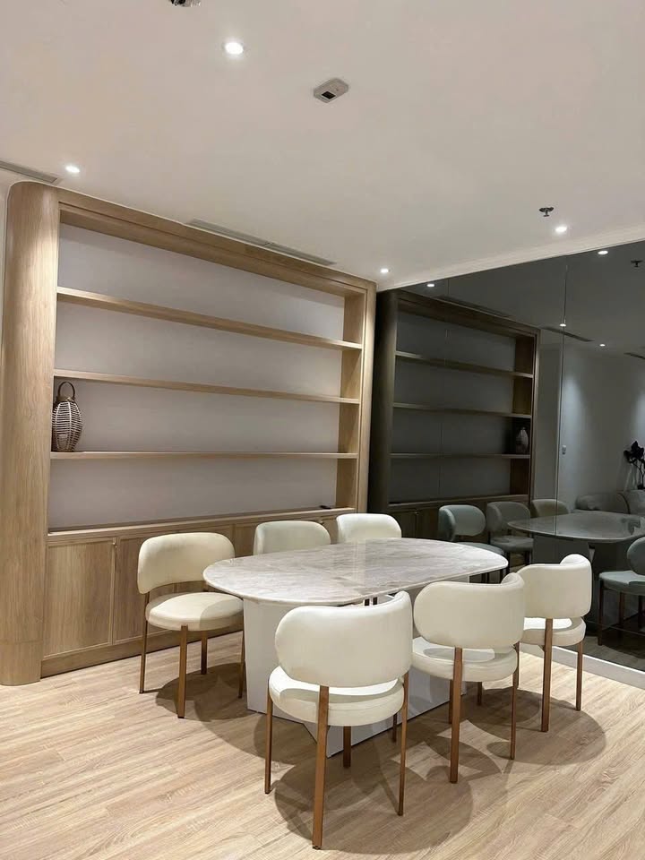 Căn hộ Vinhomes Central Park Bình Thạnh 112m² giá 15 tỷ - Nội thất cao cấp mới 100%!