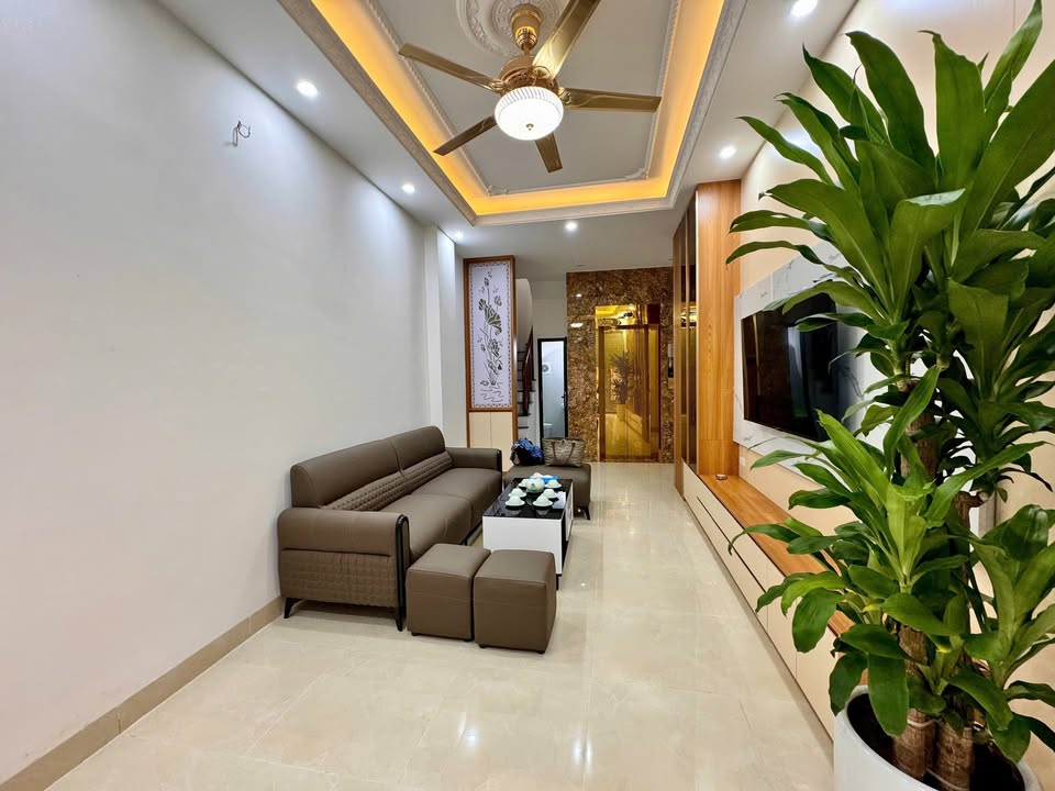 Nhà phố Văn Quán Hà Đông 36m² giá 10 tỷ - Thang máy tiện nghi, xe tải đỗ cửa!