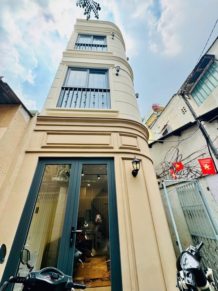 Nhà phố Bùi Viện, Quận 1, 75m² giá 8.45 tỷ - Sổ đỏ hoàn công đầy đủ!