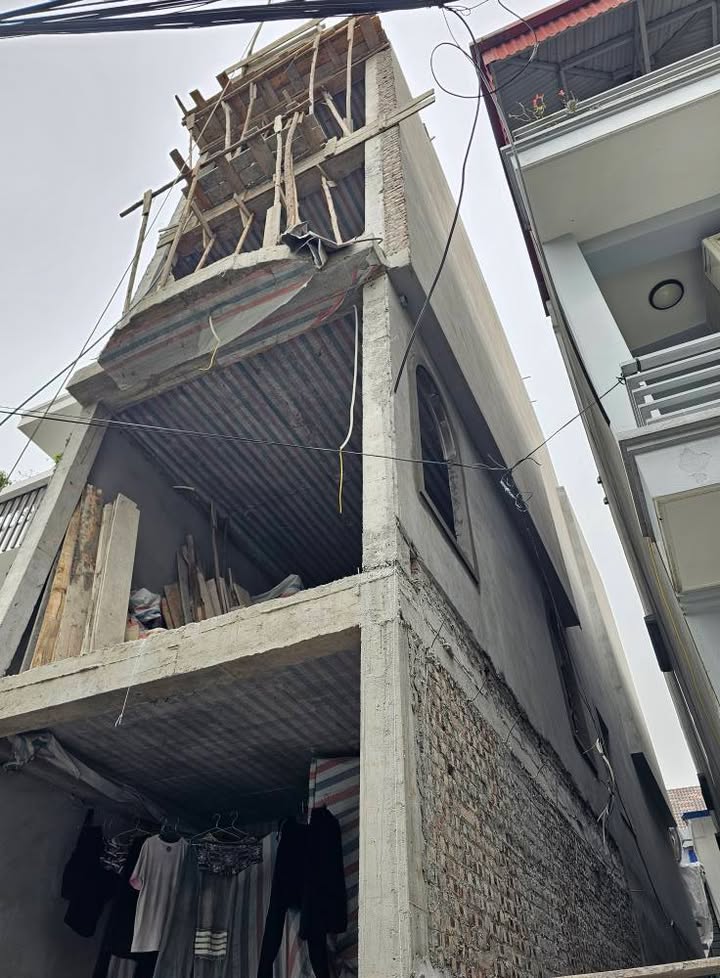 Nhà lô góc đường Hồ Sen, Hải Phòng 60m² giá 7.4 tỷ - Đoạn đẹp, thang máy