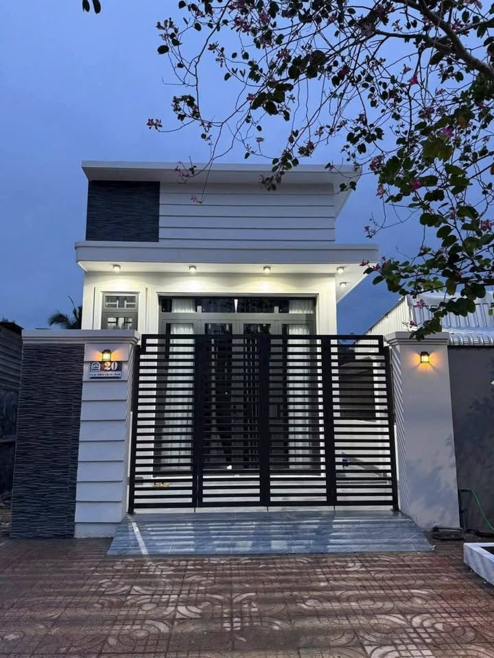 Nhà mới tại KDC Trường An, Vĩnh Long 81m² giá 2.15 tỷ - Mặt tiền view công viên!