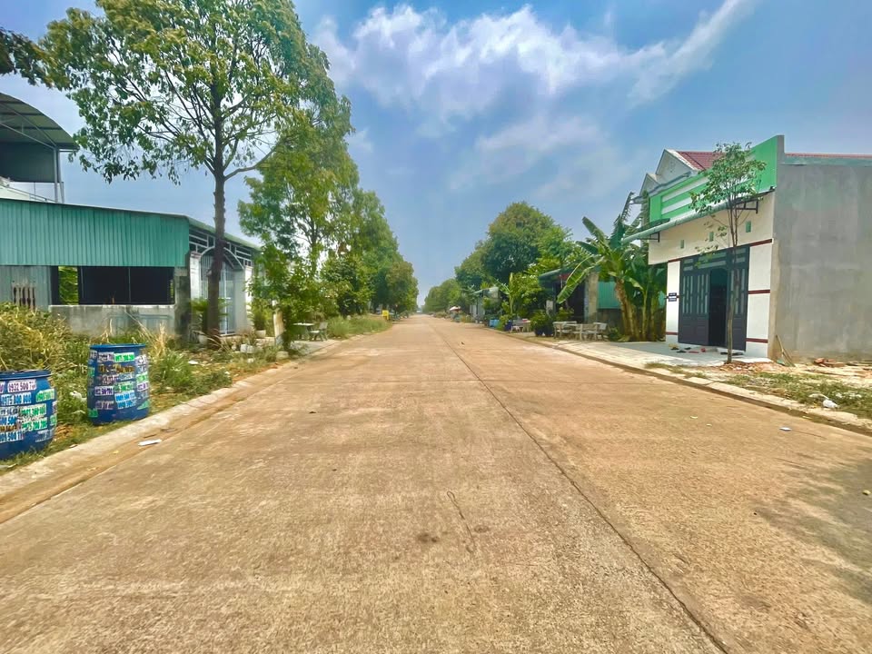 Đất nền Thới Hòa Bến Cát 150m² giá 1.8 tỷ - Vị trí đẹp, giao thông thuận lợi!