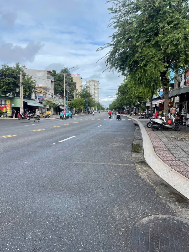 Nhà mặt tiền đường Nguyễn Hữu Cảnh, Thắng Nhất, Vũng Tàu 120m² giá 15.999 tỷ - Đầu tư sinh lời hấp dẫn!