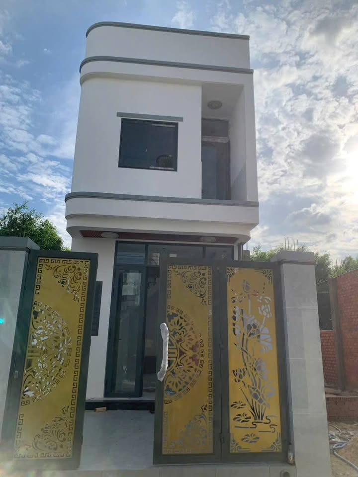 Nhà phố 1 trệt 1 lầu tại đường 11, Linh Xuân, Thủ Đức - Giá chỉ 3.75 tỷ!