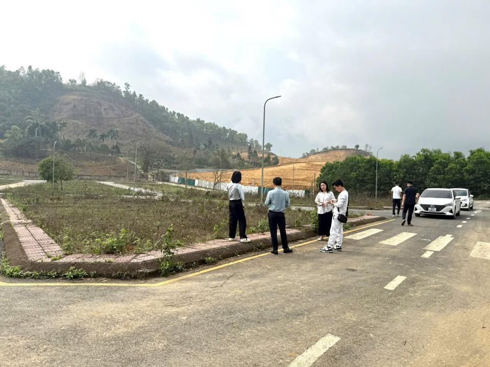 Đất Tiến Xuân 80m² giá chỉ 2 tỷ - Mặt tiền 8,5m, không quy hoạch!