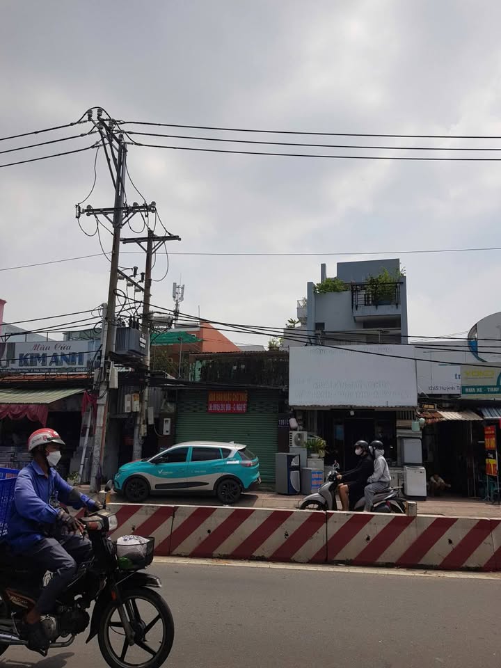Nhà cấp 4 mặt tiền đường Huỳnh Tấn Phát, quận 7, 110m² - Kinh doanh sầm uất!
