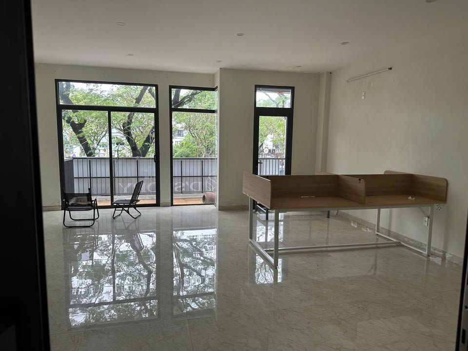 Cho thuê văn phòng mặt tiền Nguyễn Sinh Sắc, Đà Nẵng 130m² - Giá chỉ 10 triệu/tháng!