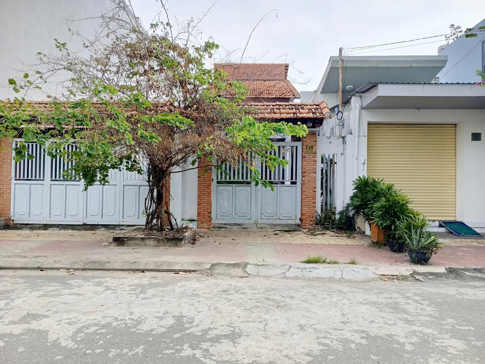 Lô Đất Thổ Cư 100m² KDC Đông Xuân An, Phan Thiết - Giá 3.8 Tỷ, Tặng Căn Nhà Cấp 4!