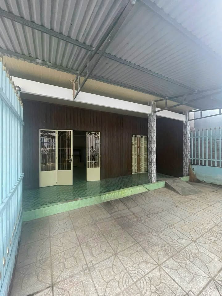 Nhà phố Vĩnh Long 175m² giá 1 tỷ - Gần trung tâm tiện ích đầy đủ!