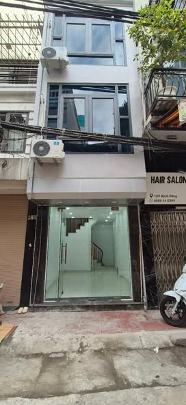 Nhà mặt phố Bạch Đằng, quận Hai Bà Trưng, 135m² giá 8.6 tỷ - Đầu tư sinh lời lý tưởng!