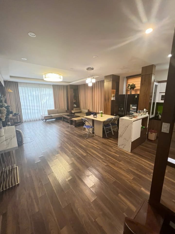 Nhà phố Trần Quốc Hoàn, Cầu Giấy 70m² giá 20 triệu - Phù hợp kinh doanh và ở