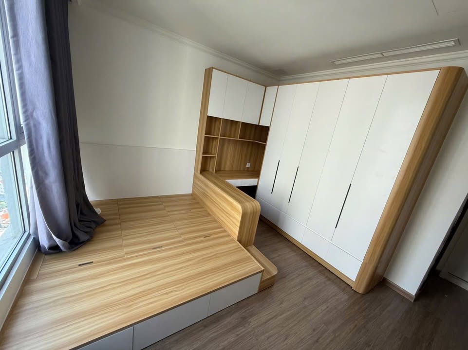 Căn hộ Vinhomes Central Park Bình Thạnh 81.7m² giá 10.8 tỷ - Sổ hồng chính chủ, giao dịch nhanh!