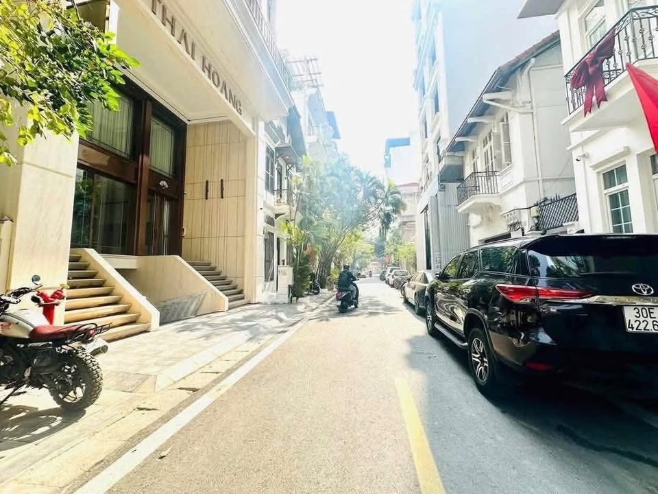 Đất phân lô Tây Nam Linh Đàm 92m² giá 23 tỷ - Vị trí đẹp, ô tô tránh nhau!