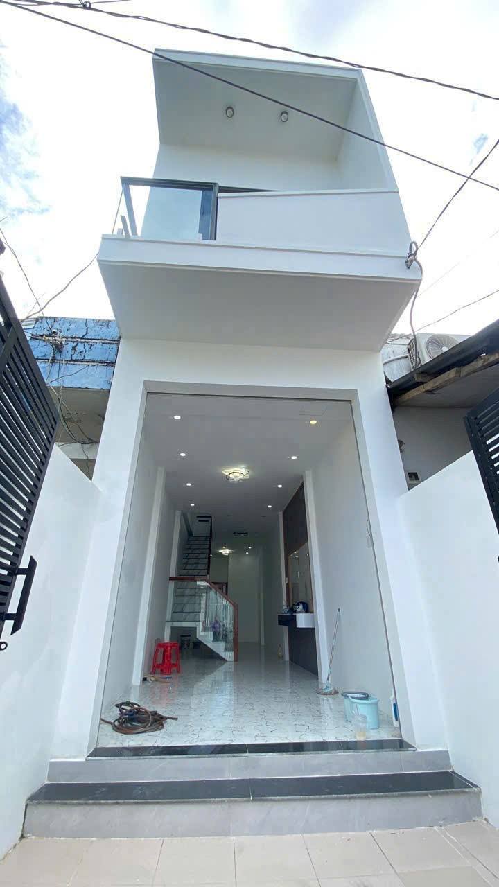 Nhà trệt lầu hẻm 13 Lê Duẩn, 68.1m² giá 1 tỷ - Tiện ích đầy đủ, chính chủ bán!