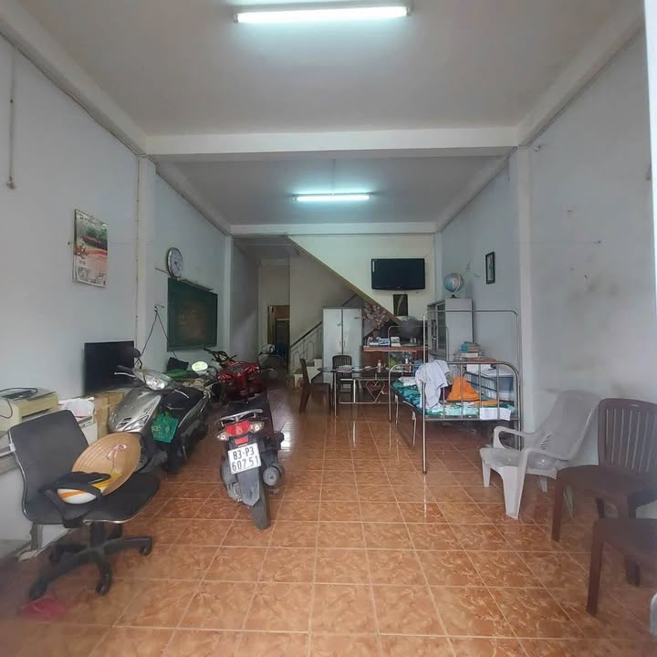 Nhà mặt tiền Trần Bình Trọng, Sóc Trăng 2 tầng - Cho thuê 6 triệu/tháng!