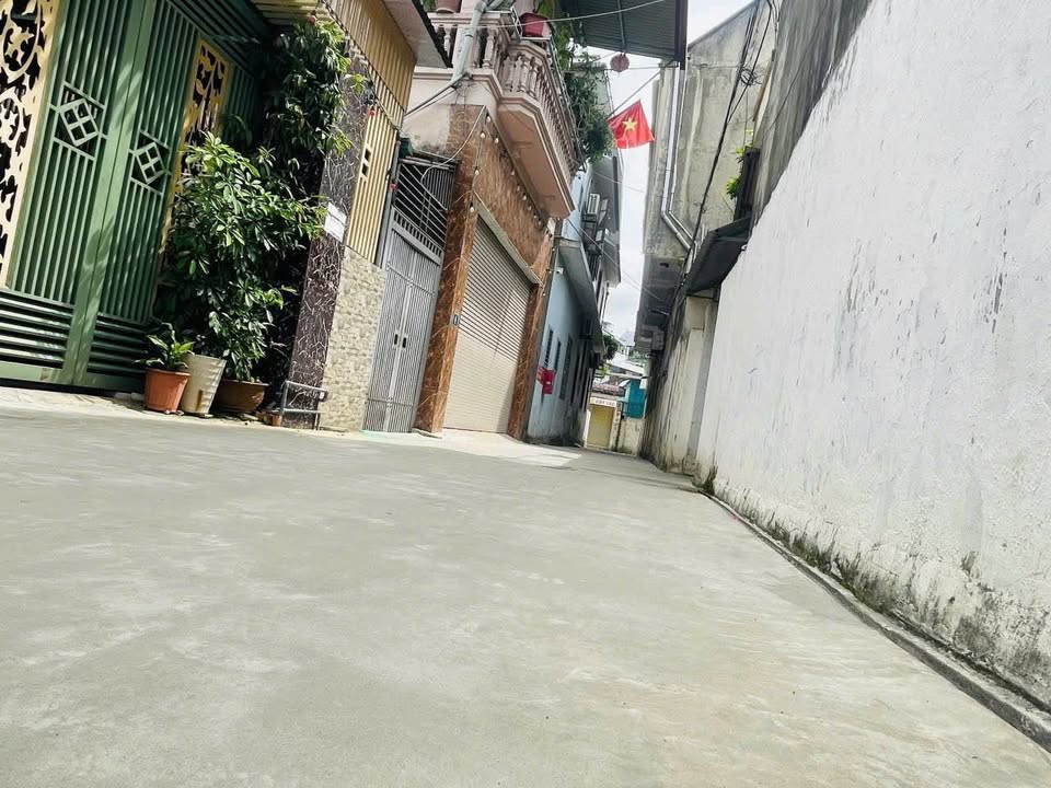 Bán đất trung tâm Vinh 60.2m² giá chỉ 2.5 tỷ - Vị trí đắc địa, tiện lợi!