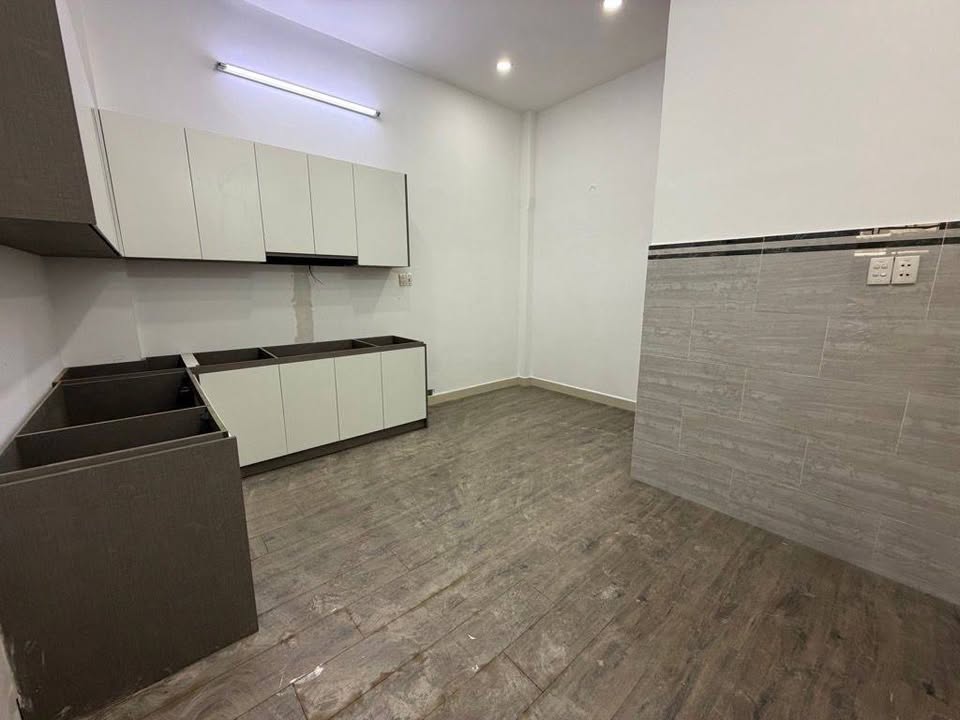 Nhà 3 Tầng Mặt Tiền Trần Não Quận 2 50.4m² giá 12.8 tỷ - Vị trí đắc địa, an ninh tốt!