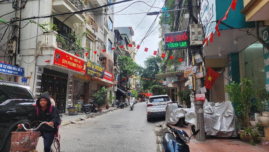 Chung cư Trung Yên 45m² giá 13.35 tỷ - Sổ đỏ chính chủ, thiết kế hiện đại!