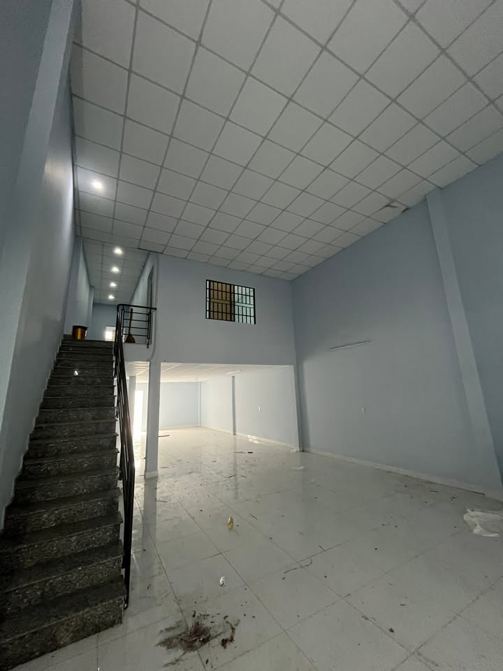 Kho cho thuê Hóc Môn 240m² giá 13 triệu - Mới 100% tiện nghi!