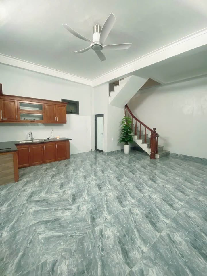 Nhà 3 tầng Kỳ Bá, Thái Bình 43m² giá 2 tỷ - Vị trí trung tâm, gần trường học!