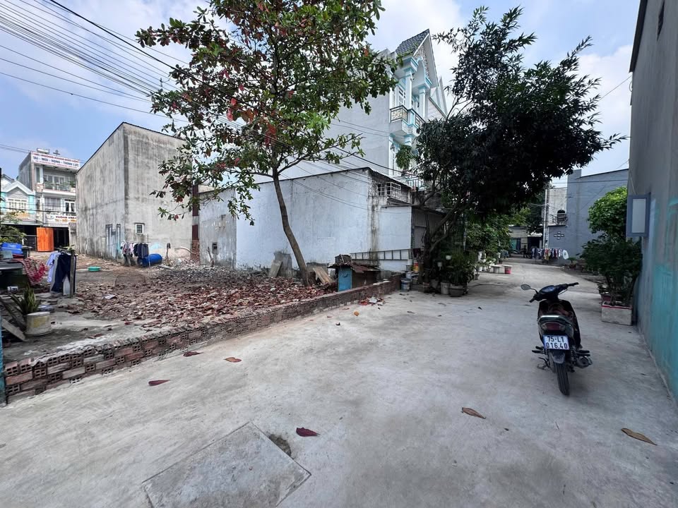 Đất nền xã Bà Điểm, Hóc Môn 111m² giá 3.7 tỷ - Đầu tư sinh lời ngay!