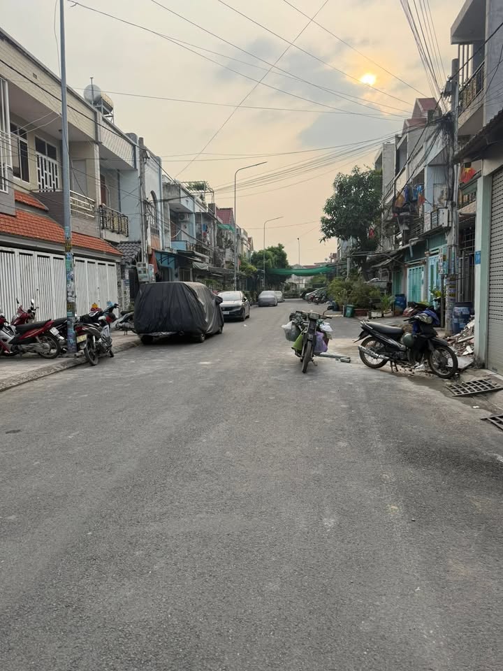 Nhà mặt tiền chợ Thông Dụng, Tân Đông Hiệp, 137m² giá 4.6 tỷ - Cơ hội kinh doanh tuyệt vời!