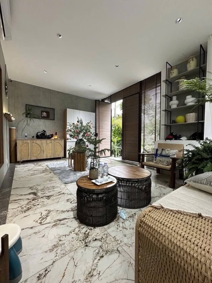 Villa sân vườn Phạm Văn Đồng, Thủ Đức 160m² giá 14 tỷ - Thiết kế hiện đại, 2 mặt tiền thoáng mát!