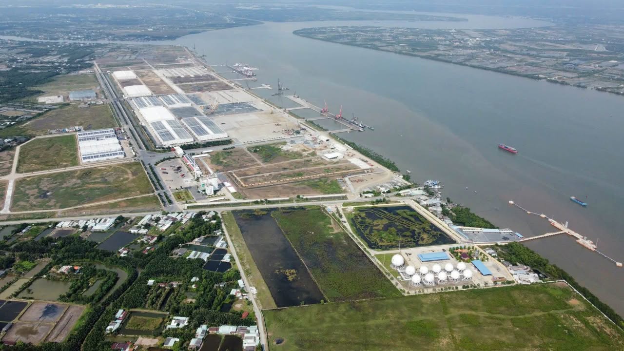 Đất nền Cảng Tân Tập, Long An 11050m² giá 53 tỷ - Cơ hội đầu tư tốt!