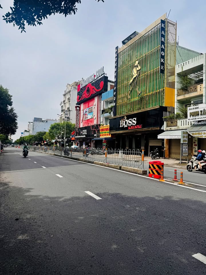 Bán gấp FrontHouse 179m² đường Nguyễn Sơn, Tân Phú - Giá chỉ 30 tỷ!