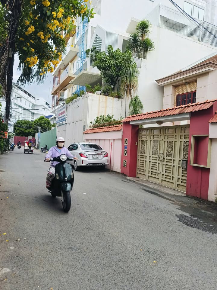 Nhà riêng Phú Thuận Quận 7 70m² giá 7 tỷ - Sổ hồng chính chủ, ô tô vào tận nơi!