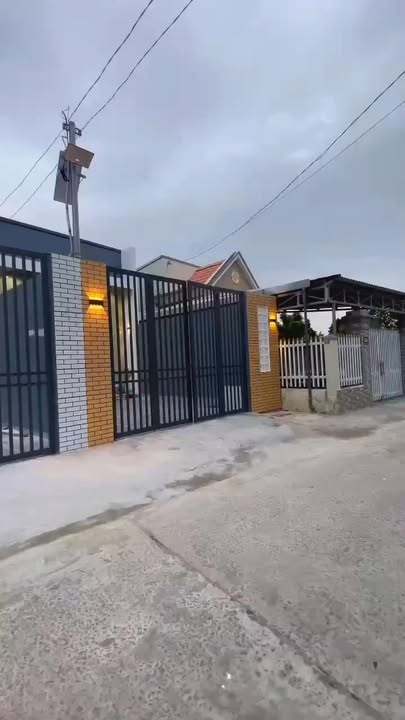 Nhà mặt tiền đường Ngô Thì Sĩ, An Bình, Rạch Giá 137m² giá 2.23 tỷ - Sổ hồng chính chủ!