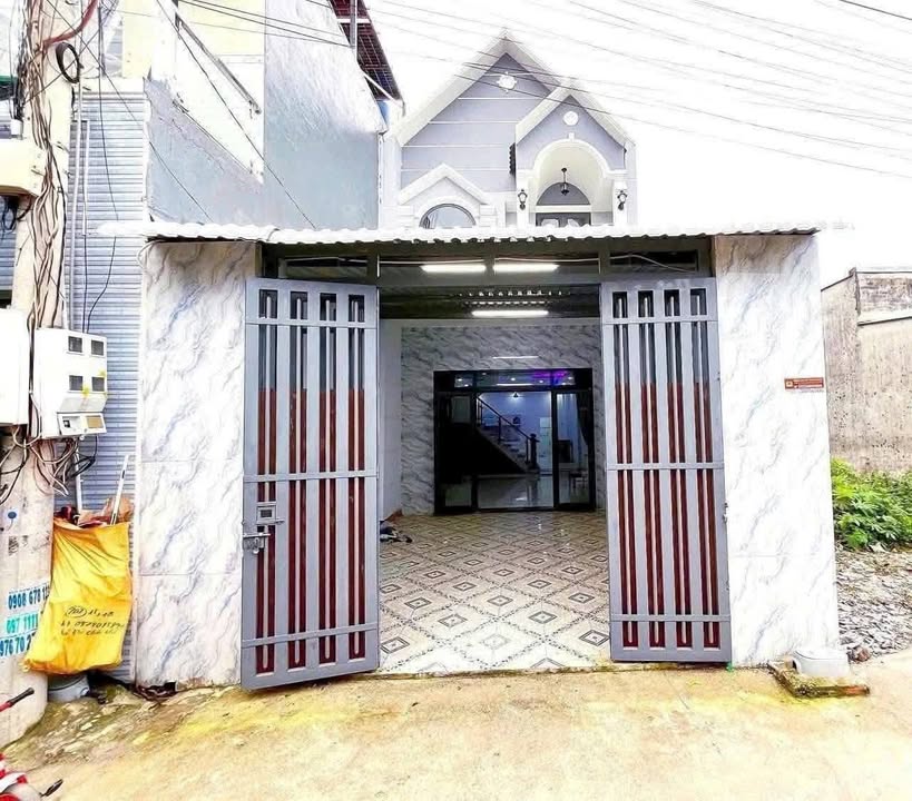 Nhà lầu 2 tầng tại xã Mỹ Hạnh Nam 110m² giá chỉ 2.1 tỷ - Sẵn sàng vào ở!