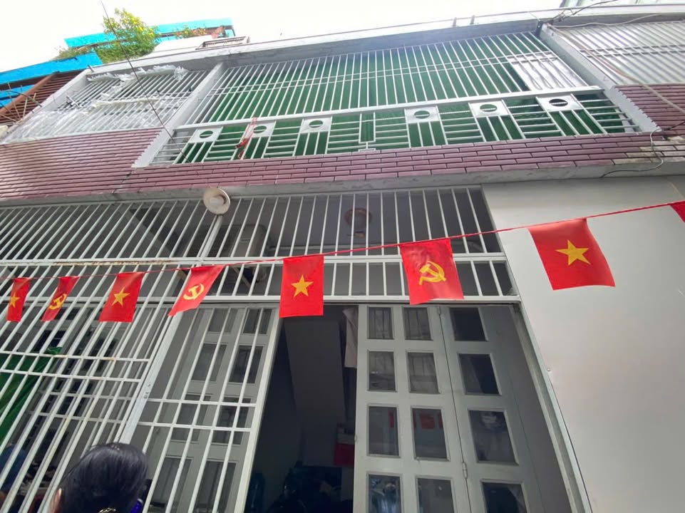 Nhà nguyên căn 2 tầng Phú Nhuận 53m² giá 13 triệu - Gần mặt tiền Phan Đình Phùng!