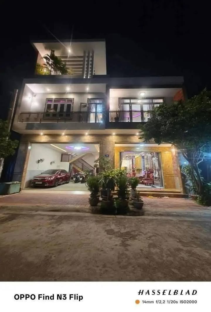 Biệt thự mặt tiền Long Hải 240m² giá 10 tỷ - Đẹp không thể chối từ!