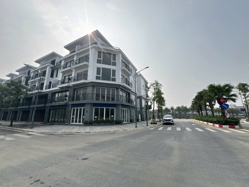 Townhouse Khu đô thị Palm Manor 105m² giá 10 tỷ - Sổ đỏ chính chủ, xây thô 5 tầng!