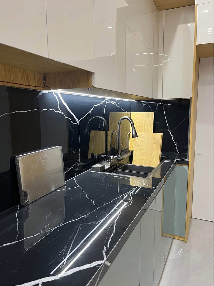 Nhà 6 tầng tại Xuân La Tây Hồ 35m² giá 10 tỷ - Nhà mới kính koong, Full nội thất!