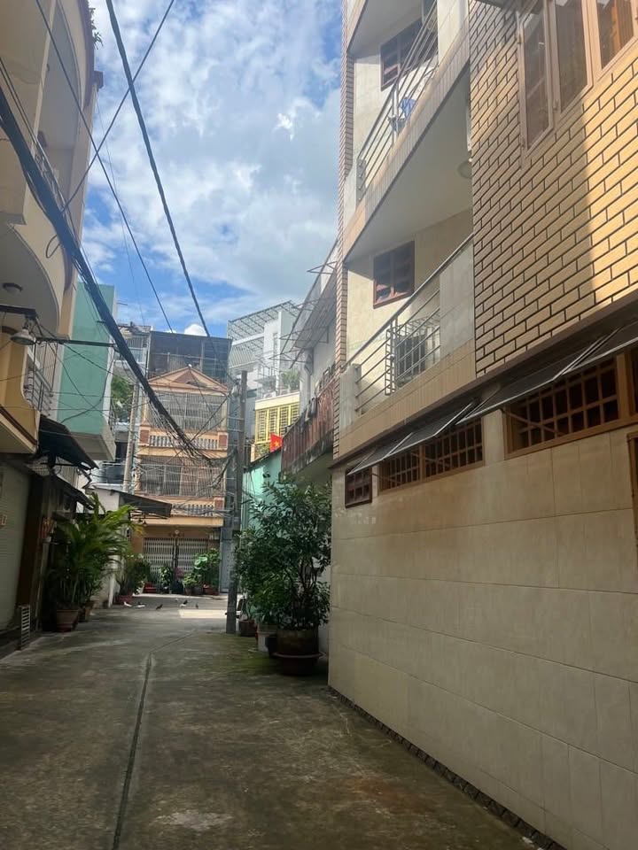 Nhà phố Minh Phụng Quận 11 54.5m² giá 8.7 tỷ - Vị trí đắc địa 3 mặt tiền!