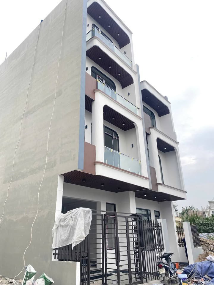 Bán nhà 4 tầng Cao Thắng, Hạ Long 70m² giá 4 tỷ - Vị trí trung tâm thuận tiện!