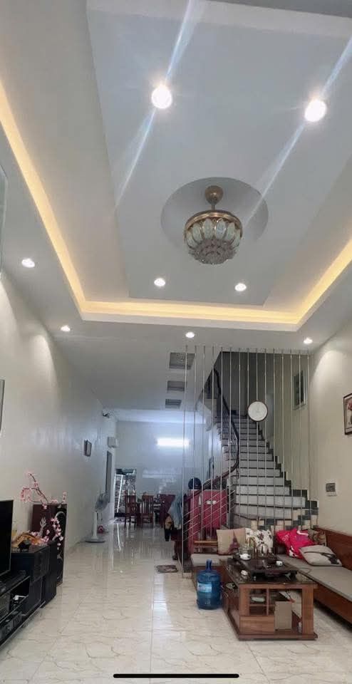 Nhà 2 tầng mặt đường EC Hùng Thắng, Hạ Long 100m² - Vị trí kinh doanh sầm uất!