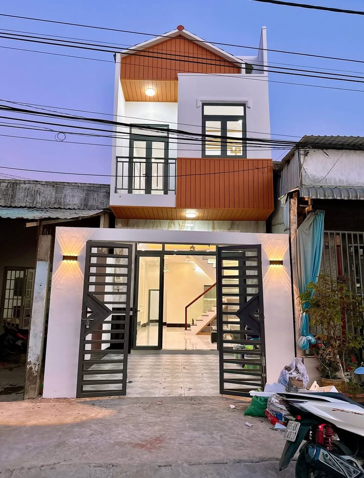 Nhà phố mặt tiền bờ kè Cần Thơ 86m² giá 3.95 tỷ - Full nội thất sang trọng!