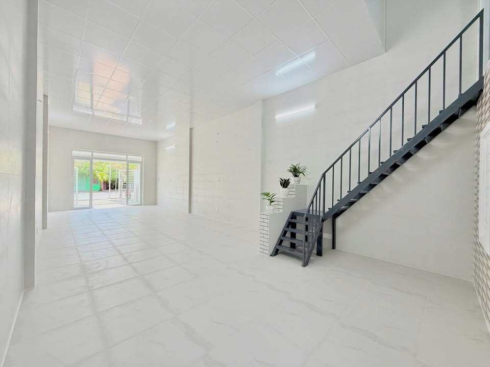 Cho thuê nhà mặt tiền đường Trần Hoàng Na, Cần Thơ - 120m², giá 10 triệu/tháng, vị trí kinh doanh đắc địa!