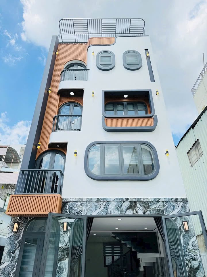 Nhà phố Gò Vấp 80m² giá 7.2 tỷ - Diện tích rộng với sân lớn