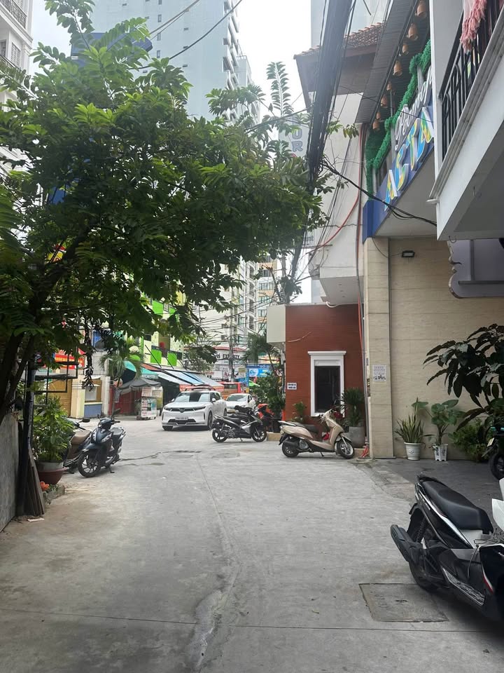 Nhà 3 tầng Hùng Vương Nha Trang 224.7m² giá 60 tỷ - Sẵn thu nhập 50 triệu/tháng!