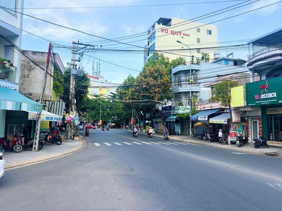 FrontHouse Nha Trang 138.6m² giá 24.5 tỷ - Vị trí đẹp kinh doanh tiềm năng!