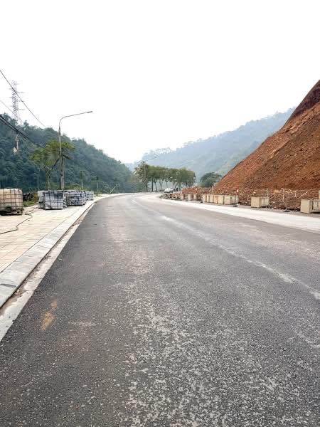 Đất mặt đường Quốc lộ 2, Thôn Cầu Mè, 400m² - Giá nào cũng bán!