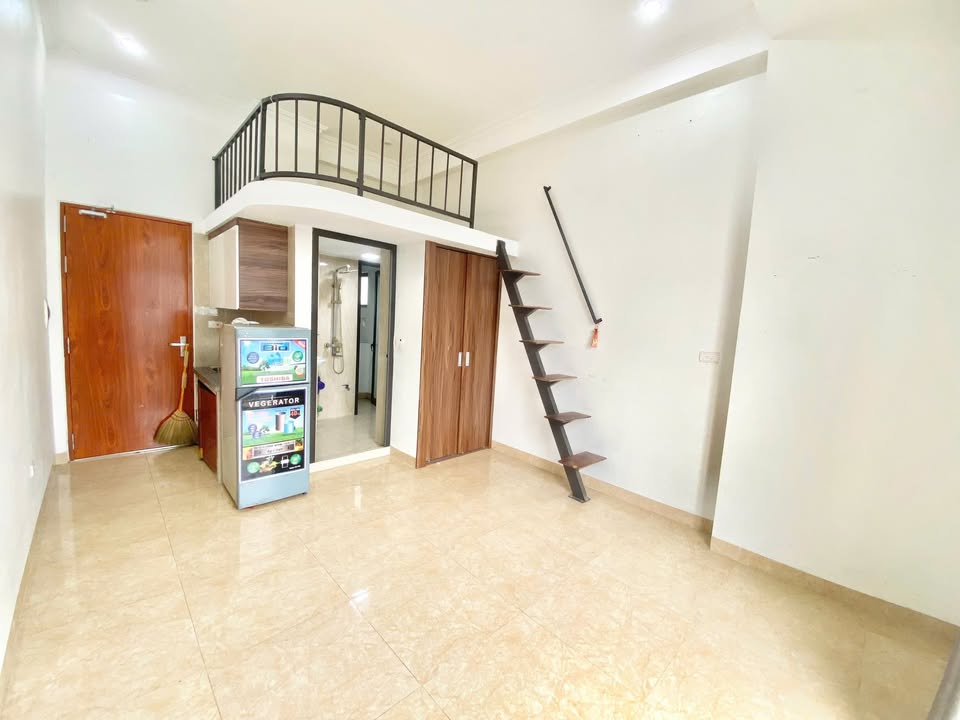 Phòng cho thuê tại 145 Yên Xá, 20m² giá 4.2 triệu - Nhà mặt đường, ô tô đỗ cửa!