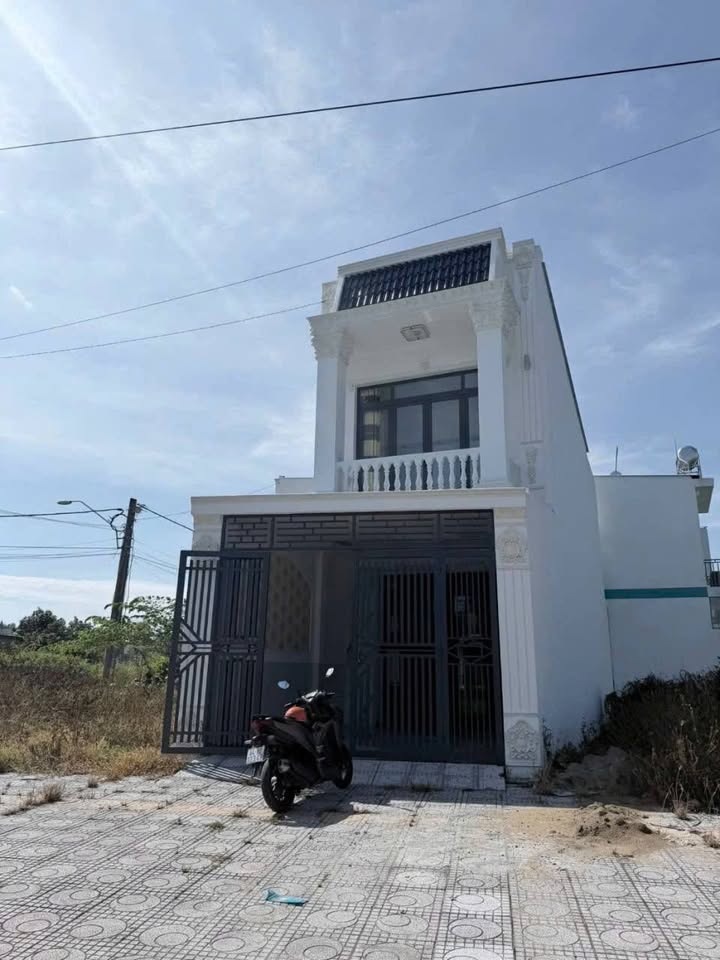 Nhà cho thuê mới đẹp 1 trệt 1 lầu đường số 2, Vĩnh Long - Giá chỉ 9 triệu/tháng!