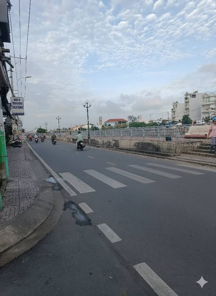 Nhà phố Phú Định Q8 60m² giá 3.8 tỷ - Vị trí đẹp, tiện ích đầy đủ!