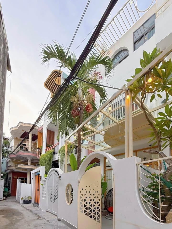 Nhà 3 tầng Phạm Văn Nghị 74m² giá 5.95 tỷ - Hồ bơi mini, vào ở ngay!