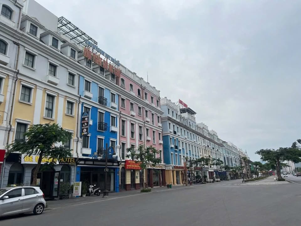 Shophouse Sun Premier Village Bãi Cháy 112m² giá hơn 10 tỷ - Vị trí đắc địa kinh doanh tốt!